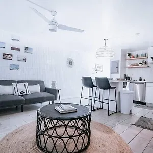  Apartment Modern 2 Bedroom Ground Floor Getaway